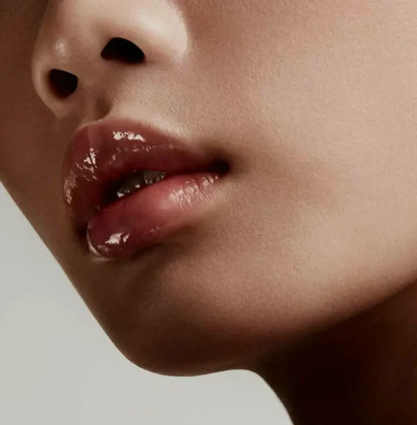 Vanilla-flavored Lip Moisturizing Balm, Ultra-Nourishing Lip Treatment